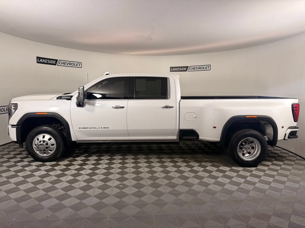 Used 2024 GMC Sierra 3500 Denali Ultimate AWD/4WD image 3