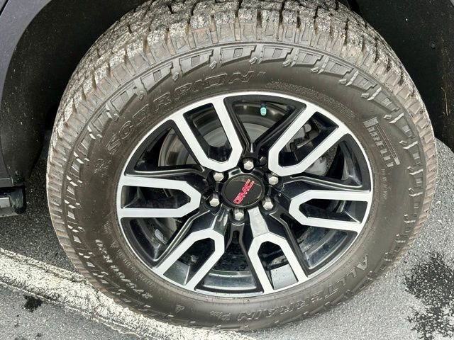 Used 2023 GMC Yukon AT4 w/ Technology Package AWD/4WD image 31