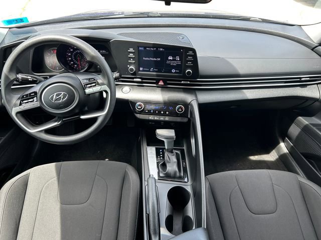 Certified 2022 Hyundai Elantra SEL w/ Preferred Accessory Package FWD image 18