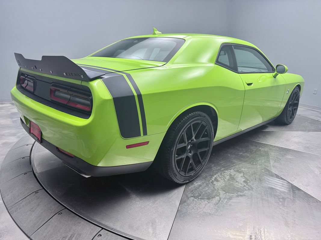 Used 2015 Dodge Challenger R/T Scat Pack w/ Scat Pack Appearance Package RWD image 5