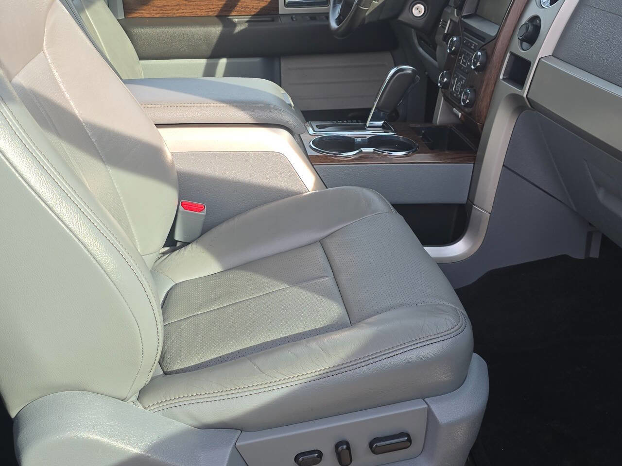 Used 2013 Ford F150 Lariat w/ Lariat Chrome Pkg image 26