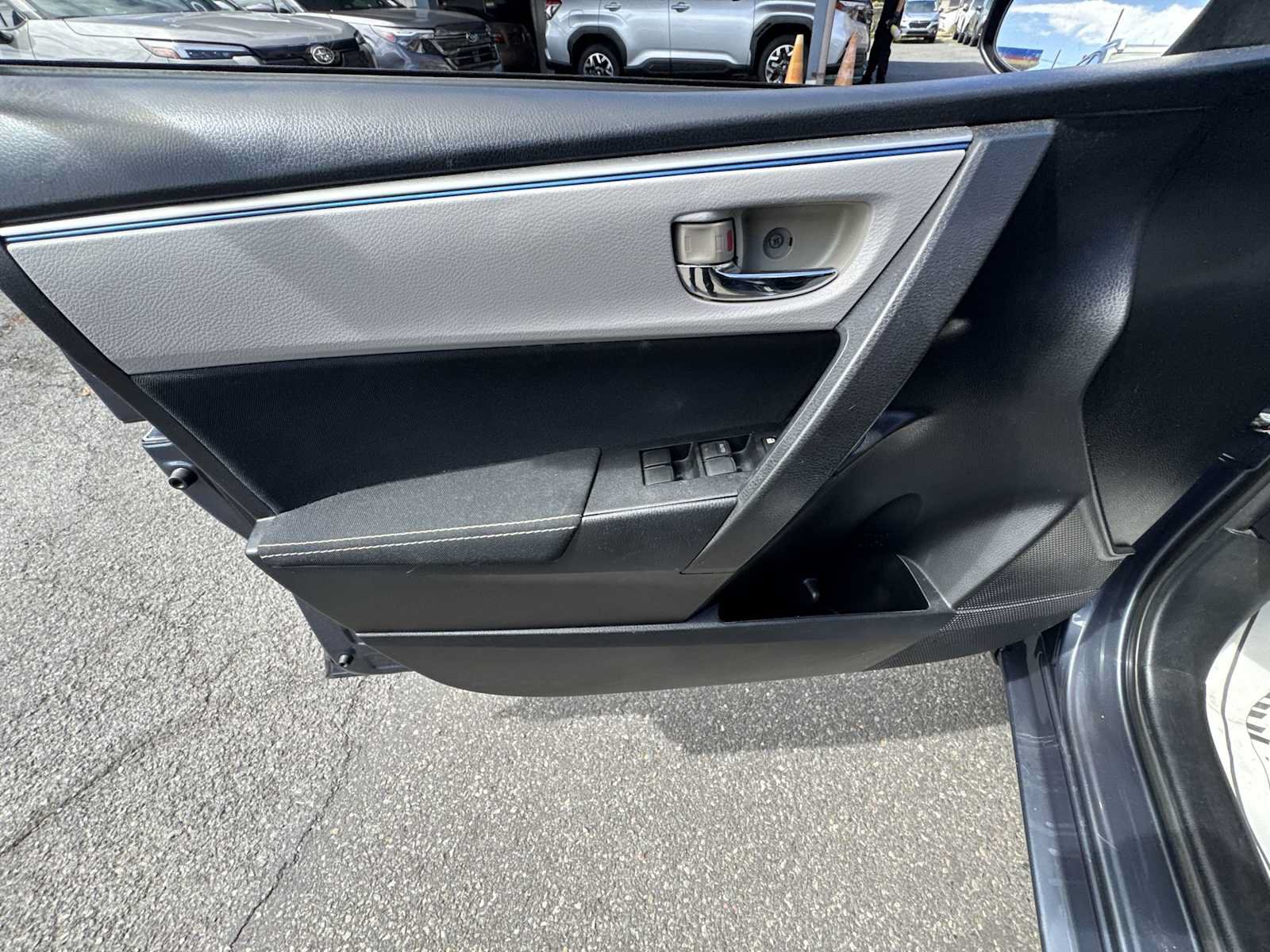 Used 2015 Toyota Corolla LE FWD image 13