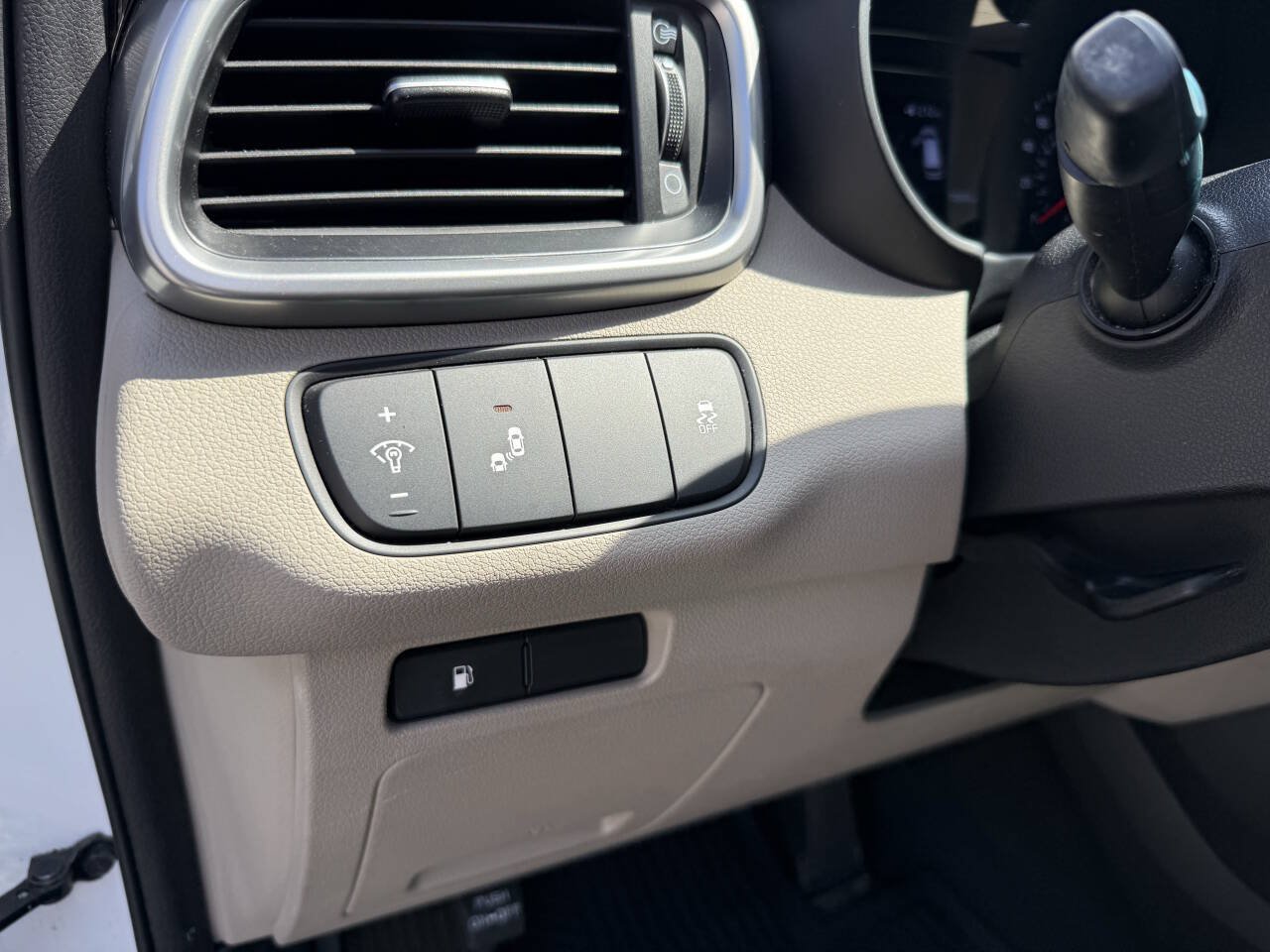 Used 2020 Kia Sorento S AWD/4WD image 21