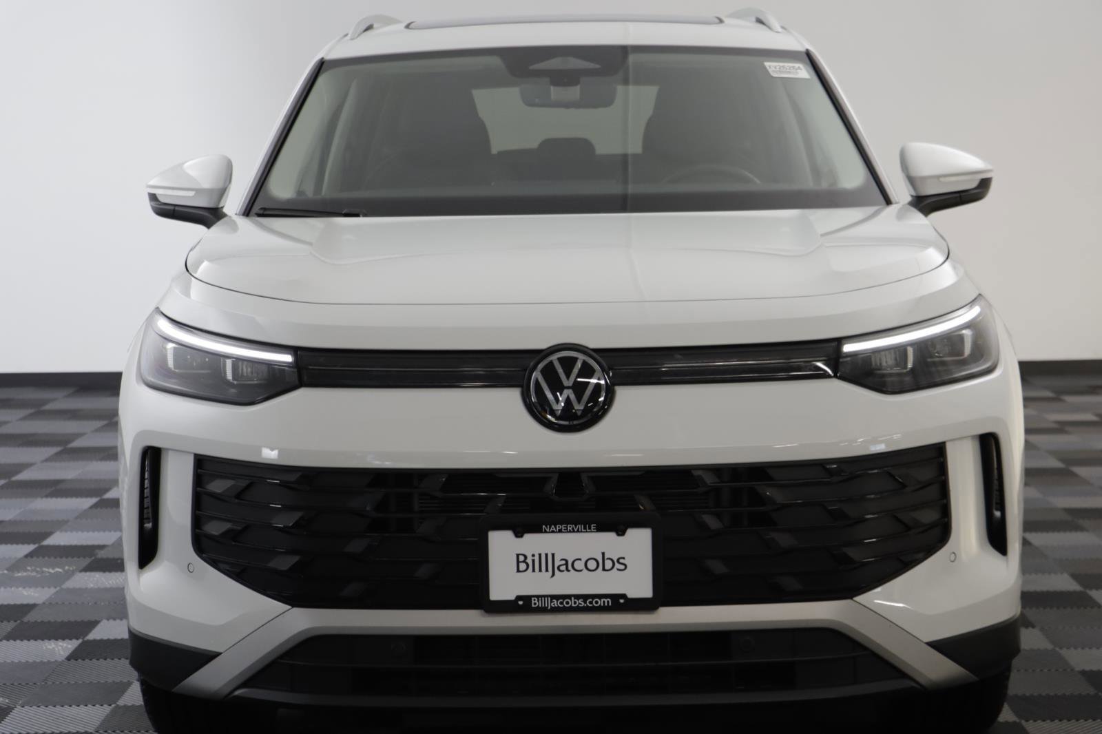 Used 2025 Volkswagen Tiguan SE w/ Panoramic Sunroof Package image 20