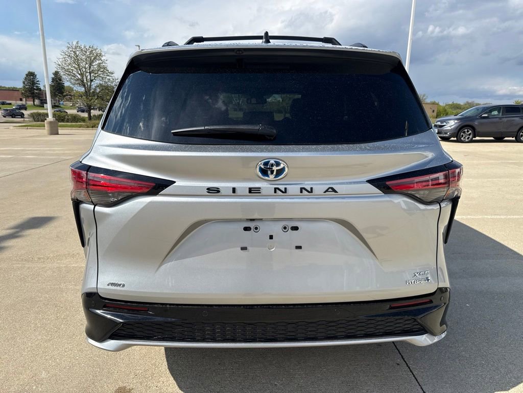 Used 2024 Toyota Sienna XSE AWD/4WD image 4
