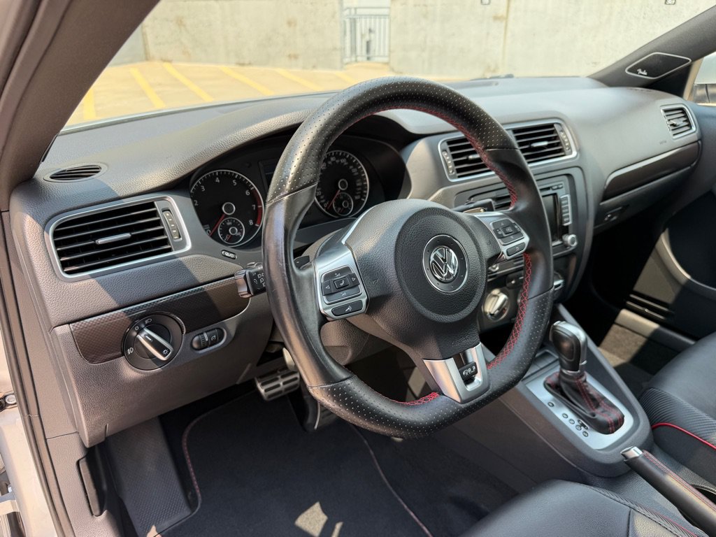 Used 2014 Volkswagen Jetta GLI FWD image 13