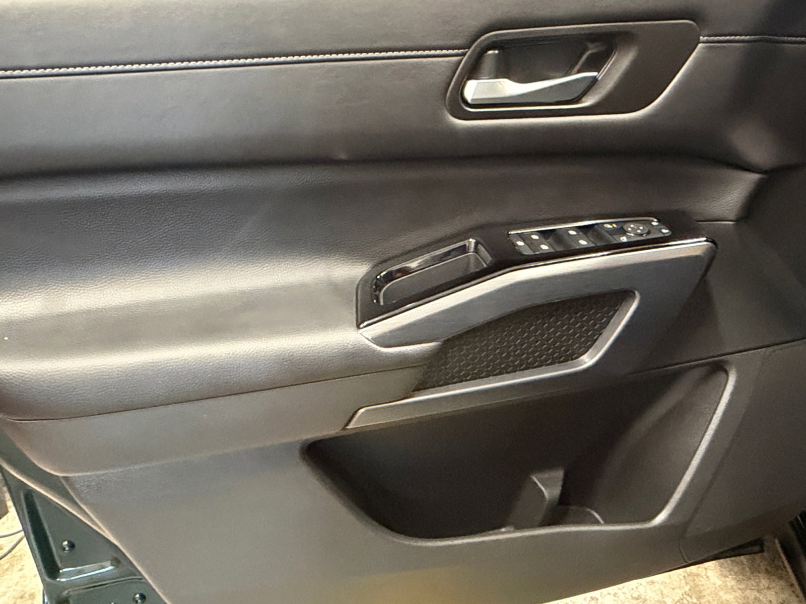 Used 2025 Nissan Pathfinder SL AWD/4WD image 29