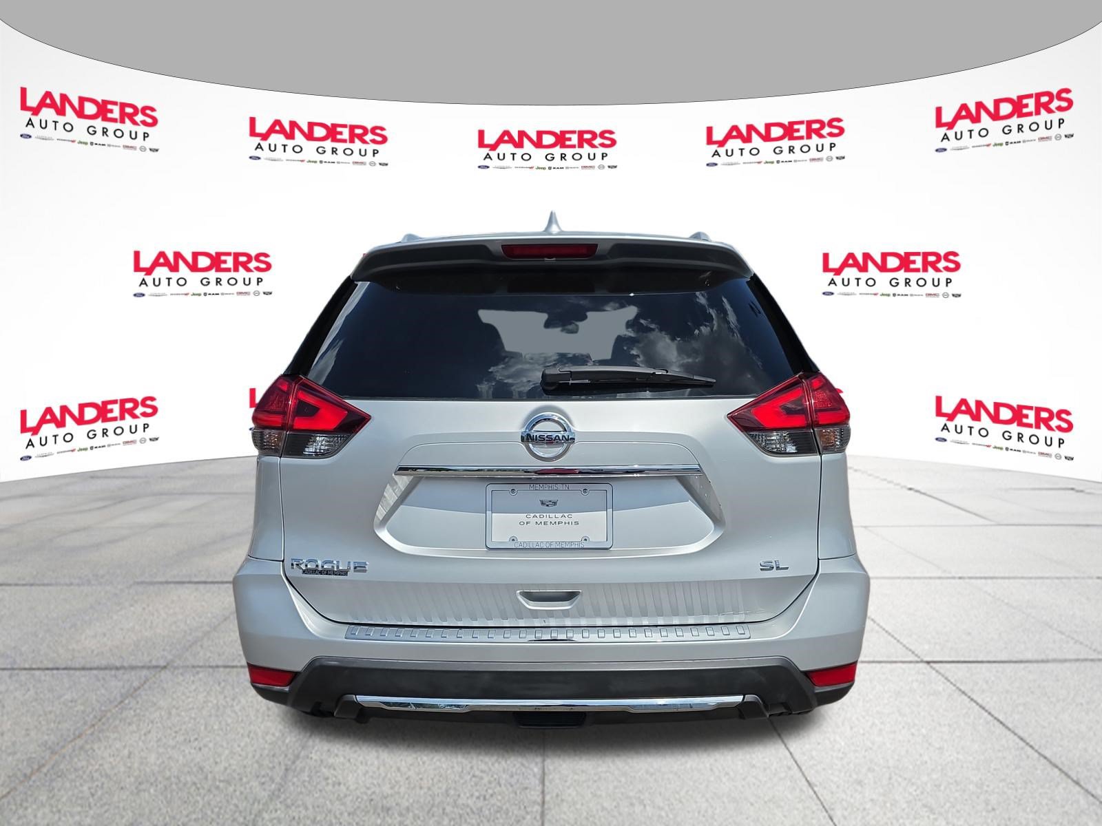 Used 2017 Nissan Rogue SL w/ SL Premium Package FWD image 4