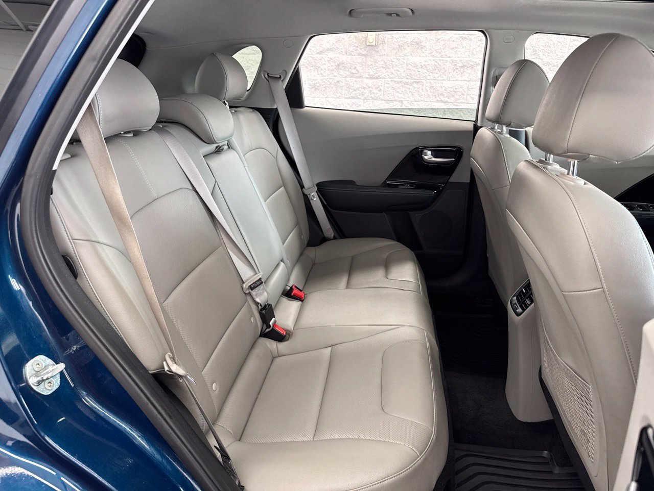 Used 2022 Kia Niro EX Premium FWD image 42