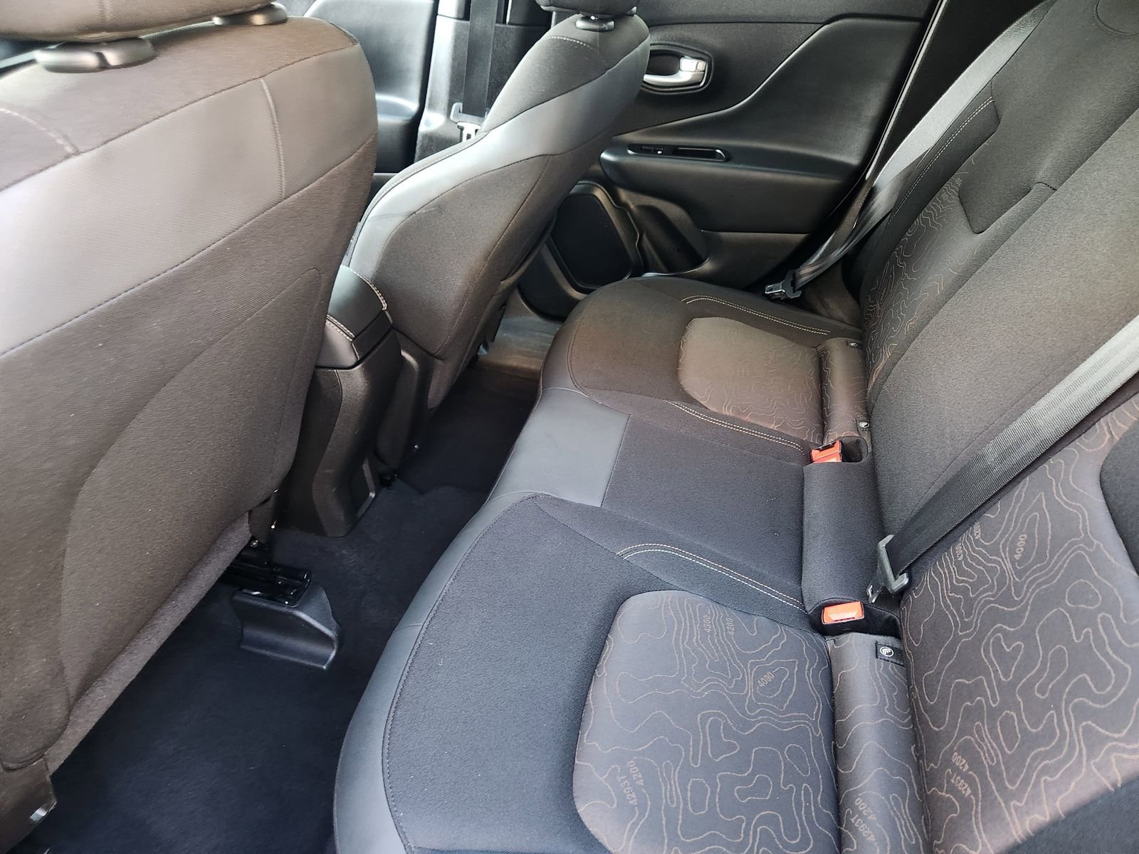 Used 2023 Jeep Renegade Latitude image 34