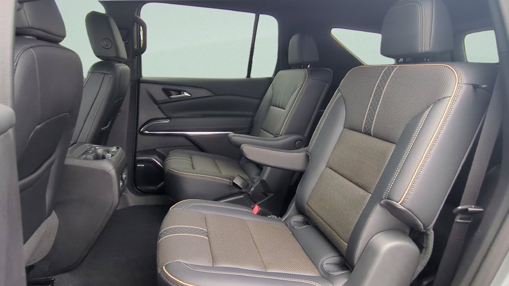 Used 2025 Chevrolet Traverse High Country FWD image 10