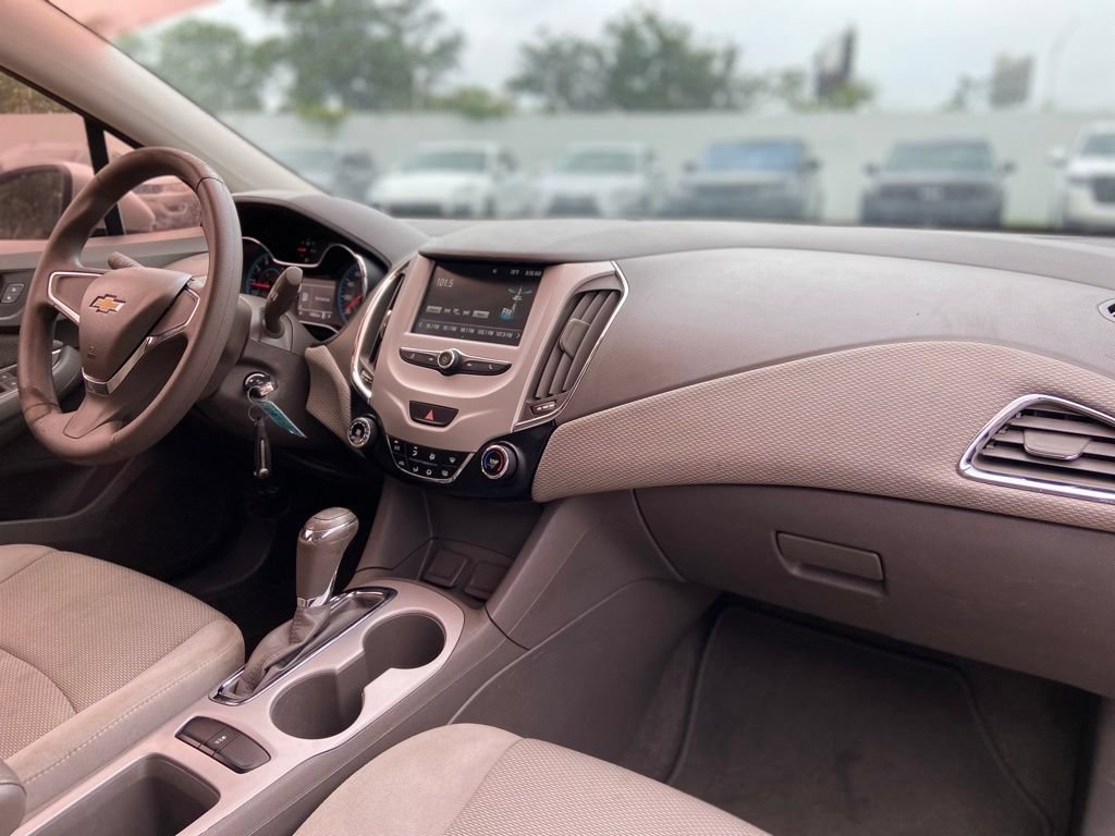 Used 2017 Chevrolet Cruze LS FWD image 17