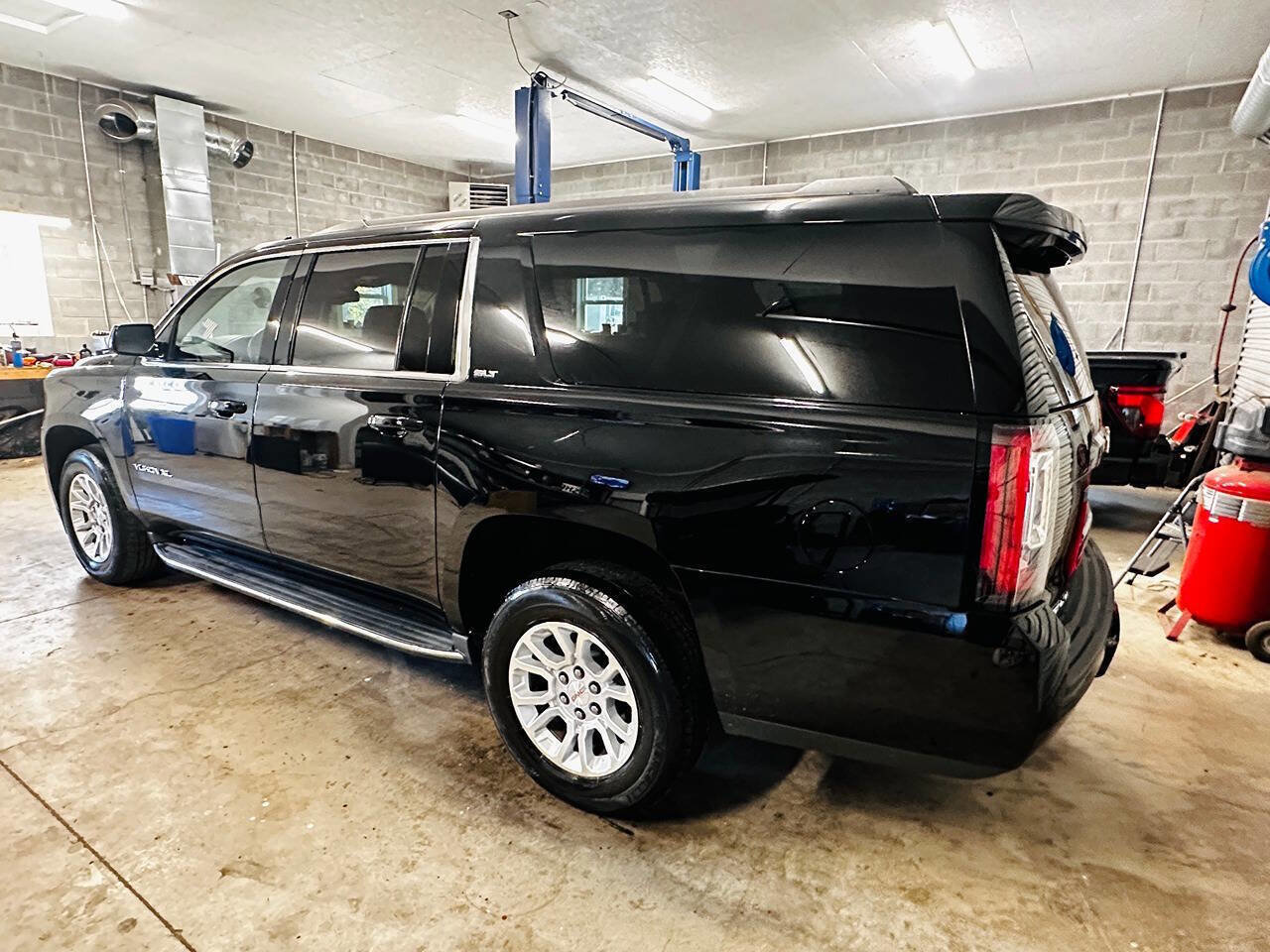 Used 2019 GMC Yukon XL SLT image 4
