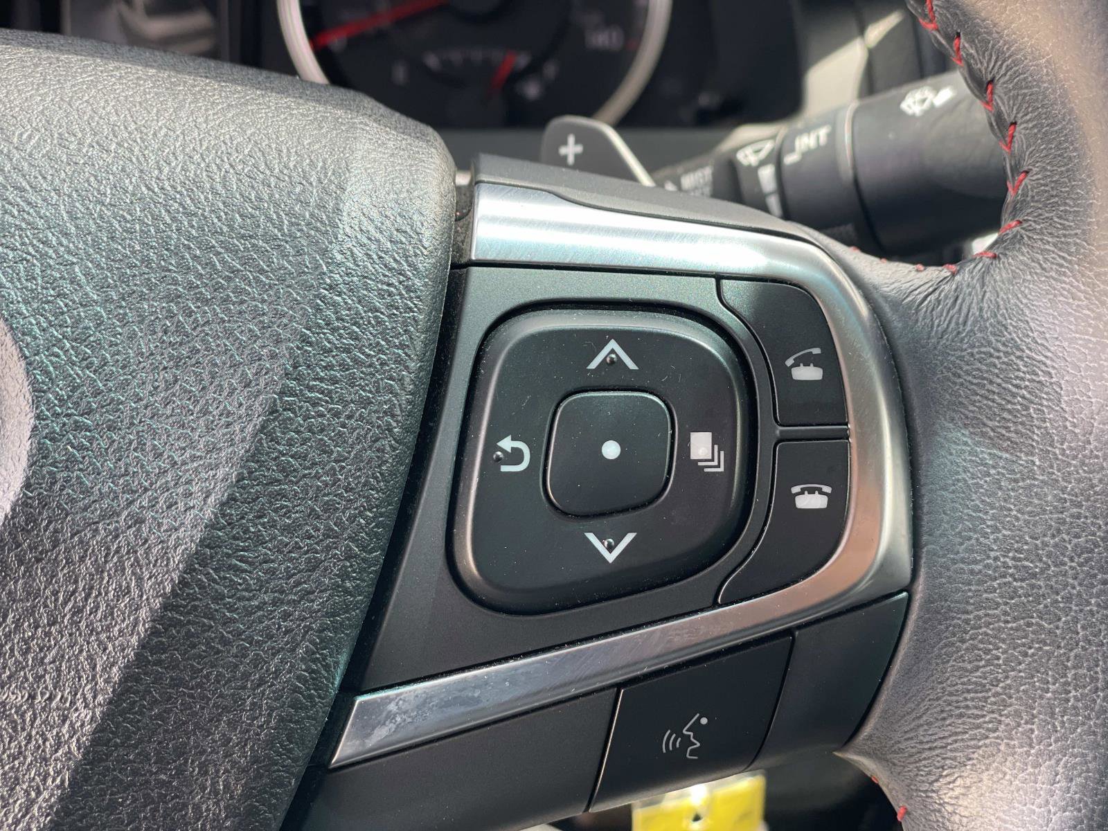 Used 2017 Toyota Camry XSE w/ Moonroof Package FWD image 6