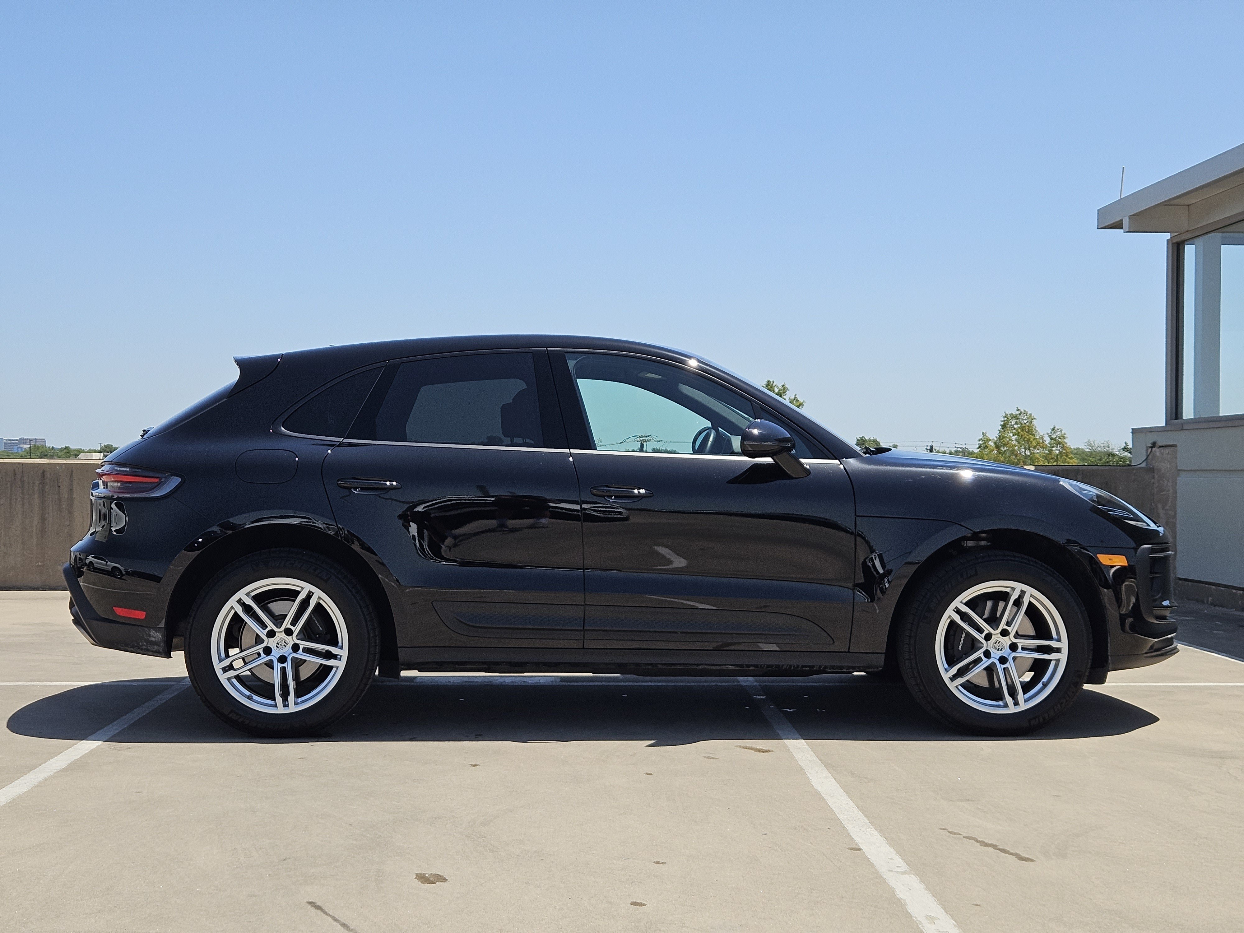 Certified 2026 Porsche Macan AWD/4WD image 9