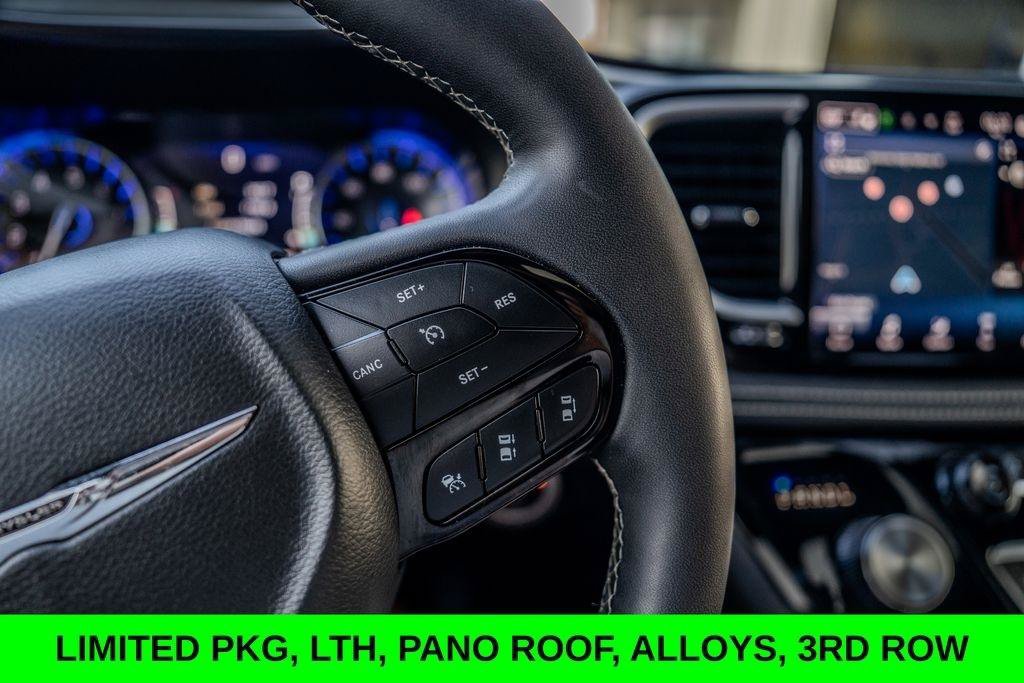Used 2025 Chrysler Pacifica Limited FWD image 33