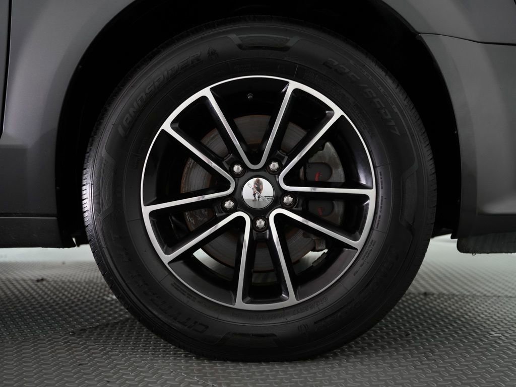 Used 2015 Dodge Grand Caravan SE image 48