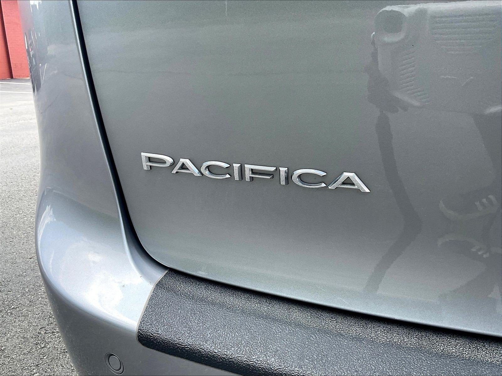 Used 2020 Chrysler Pacifica Limited FWD image 9