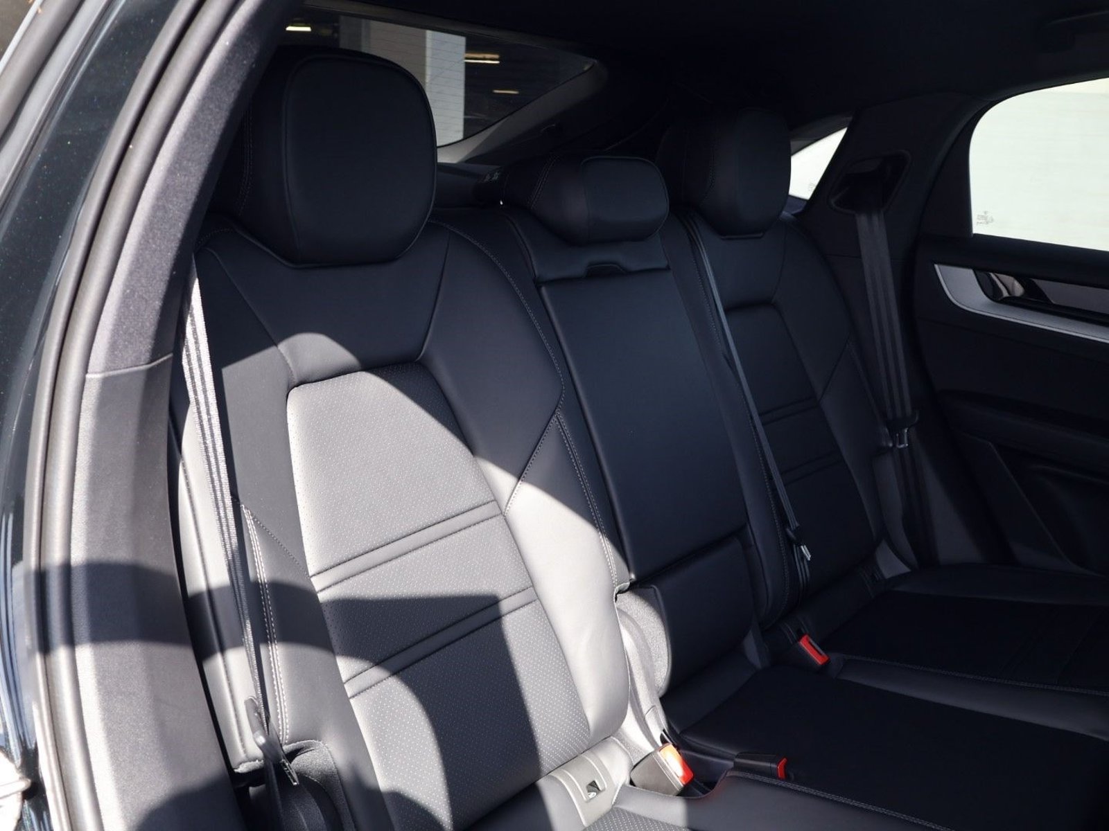 New 2026 Porsche Cayenne Coupe AWD/4WD image 12