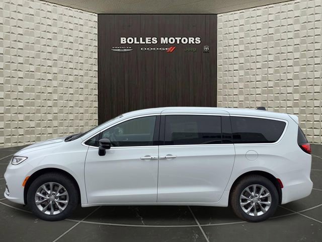 New 2026 Chrysler Pacifica Select AWD/4WD image 5