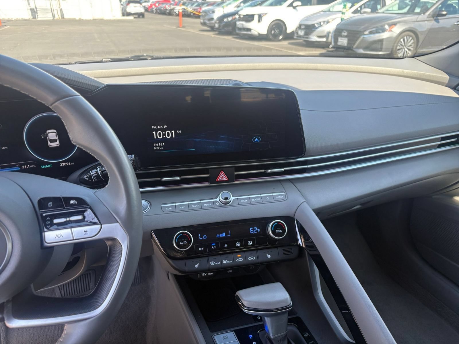 Used 2025 Hyundai Elantra SEL FWD image 16