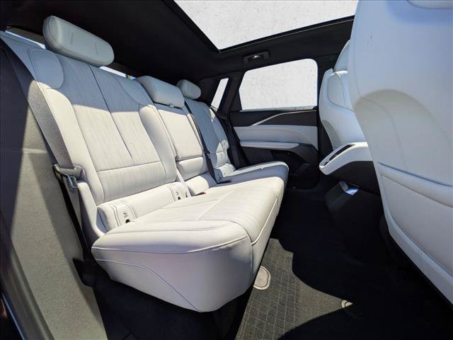 Used 2024 Cadillac Lyriq Luxury AWD/4WD image 20