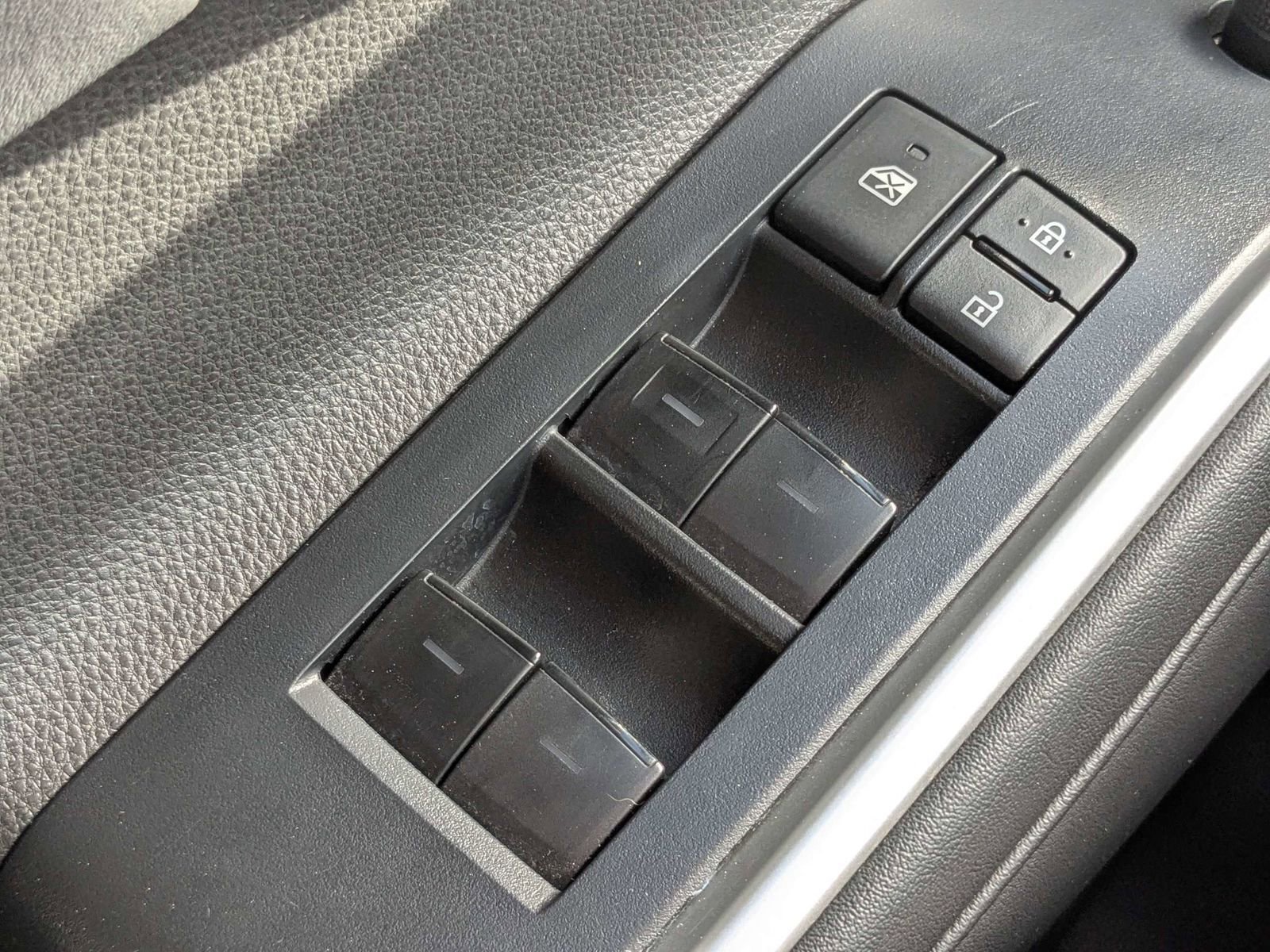 Used 2022 Toyota Highlander XLE image 26