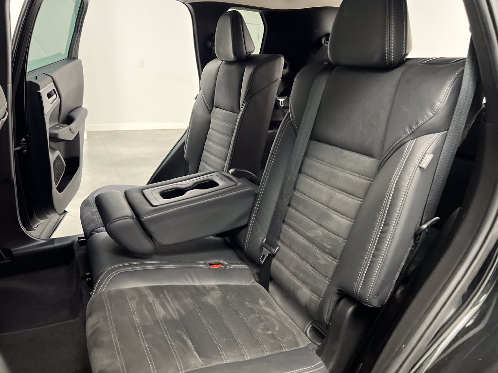 Used 2022 Mitsubishi Outlander SE FWD image 16