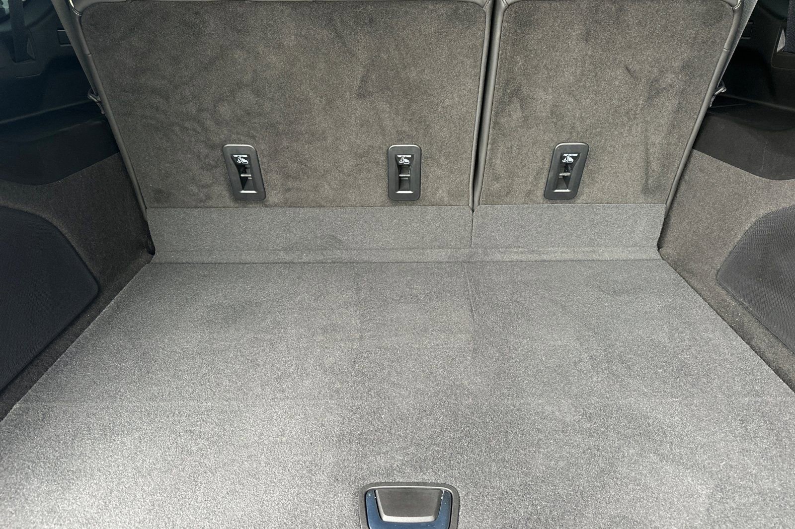 Used 2024 Cadillac Escalade ESV Premium Luxury w/ Performance Package image 18