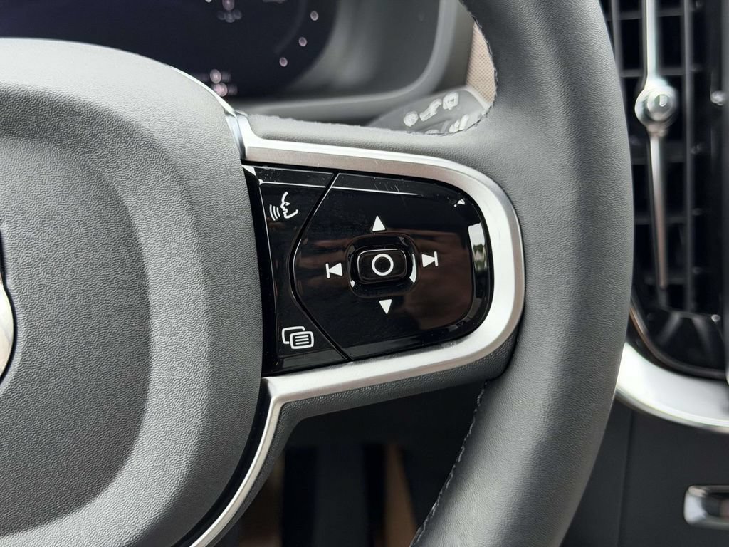 New 2026 Volvo XC90 T8 Plus w/ Protection Package AWD/4WD image 9