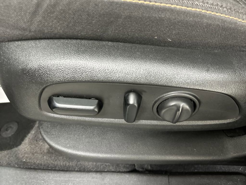 Used 2020 Chevrolet Equinox LT FWD image 10