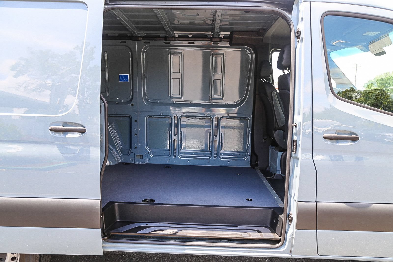 Used 2024 Mercedes-Benz Sprinter 2500 image 16