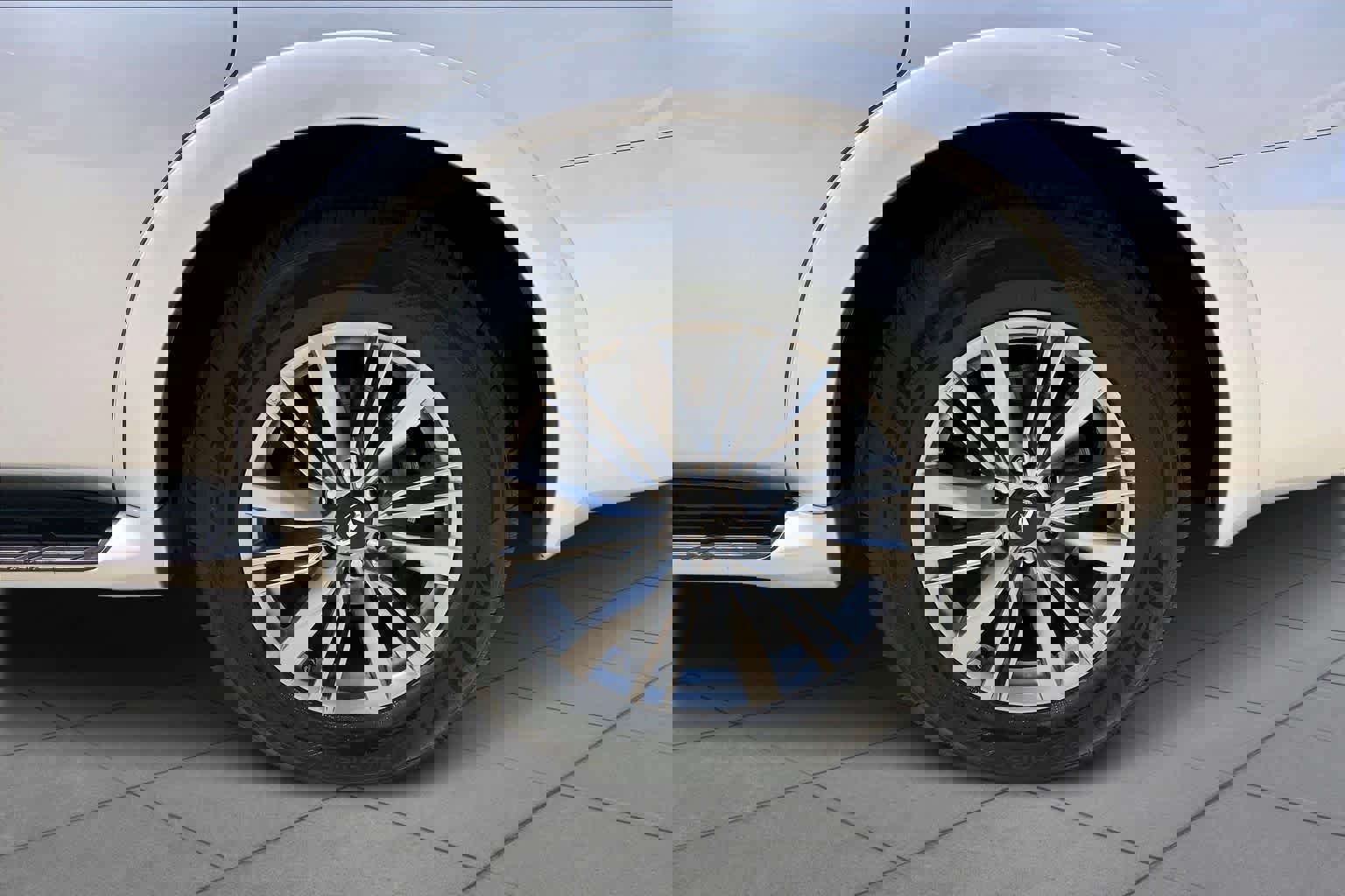 Used 2019 INFINITI QX80 Luxe w/ Proassist Package image 11