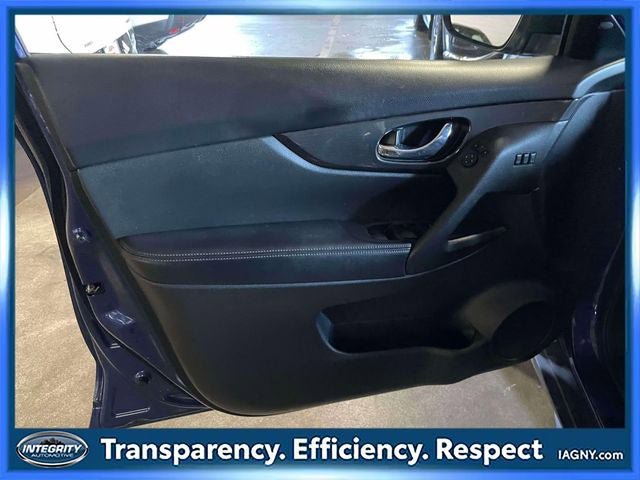 Used 2019 Nissan Rogue SV w/ Premium Package image 15