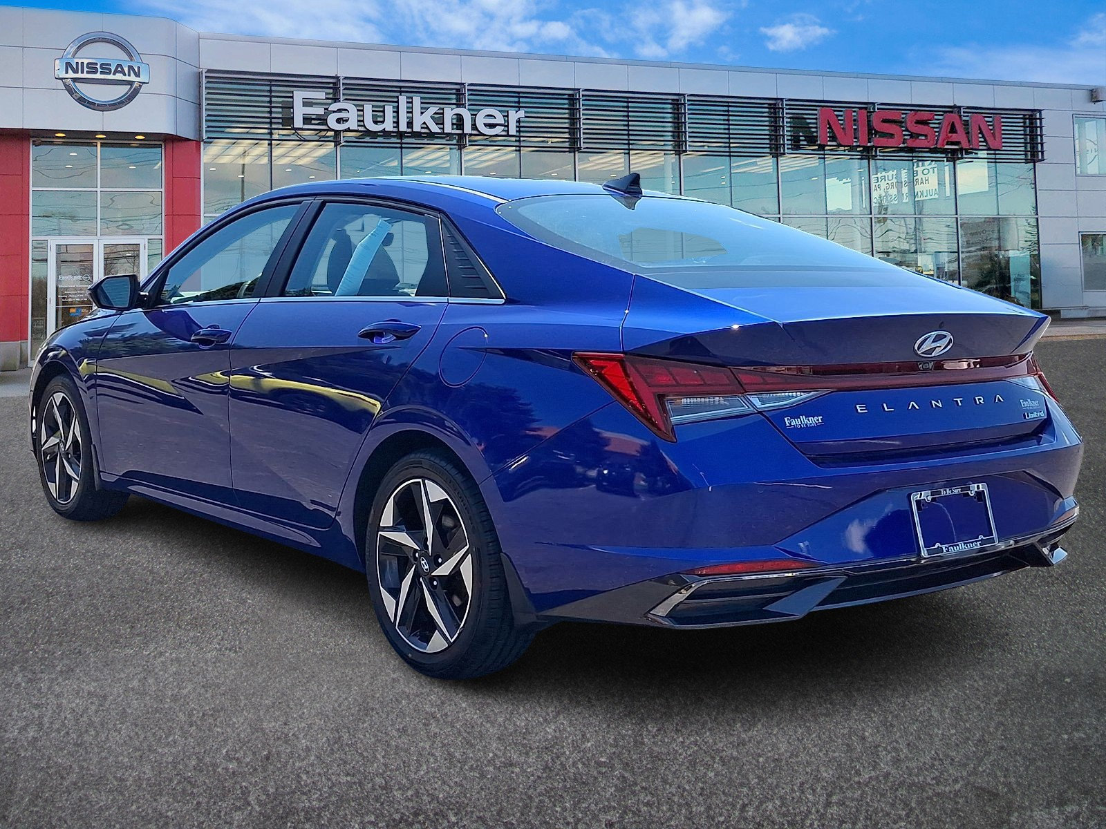 Used 2023 Hyundai Elantra Limited FWD image 4