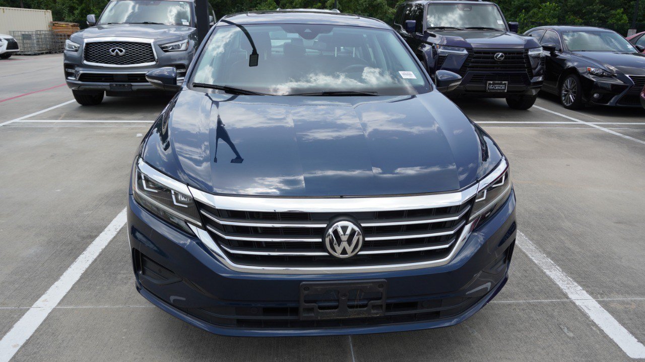 Used 2020 Volkswagen Passat 2.0T SEL FWD image 2