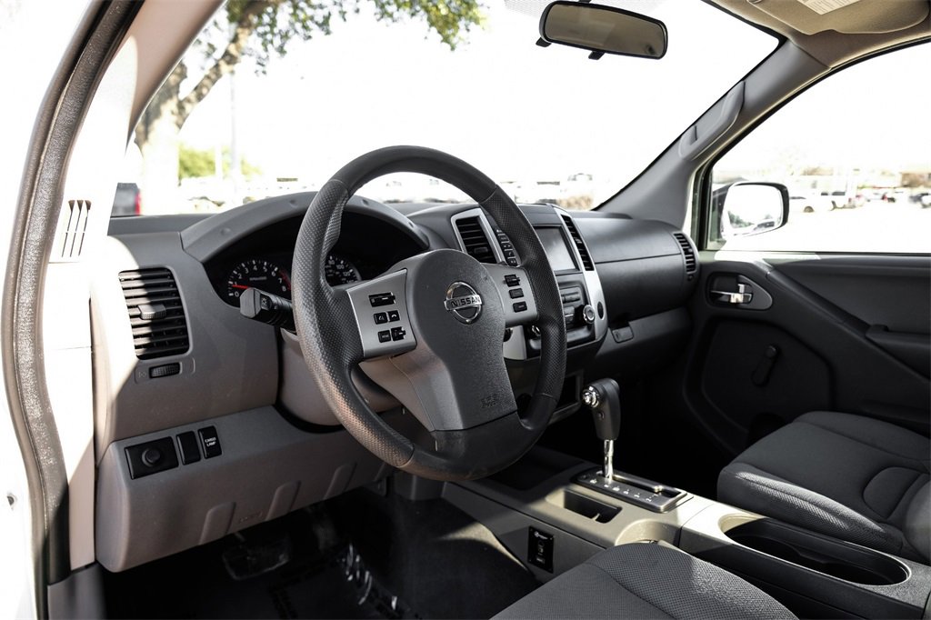 Used 2019 Nissan Frontier S image 2