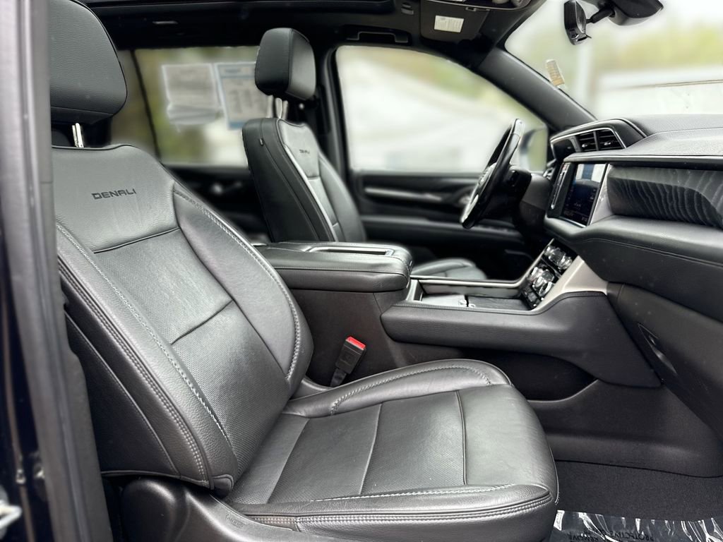 Used 2021 GMC Yukon Denali w/ Denali Premium Package image 25