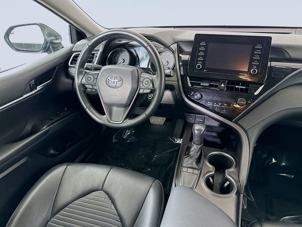 Used 2022 Toyota Camry SE image 17