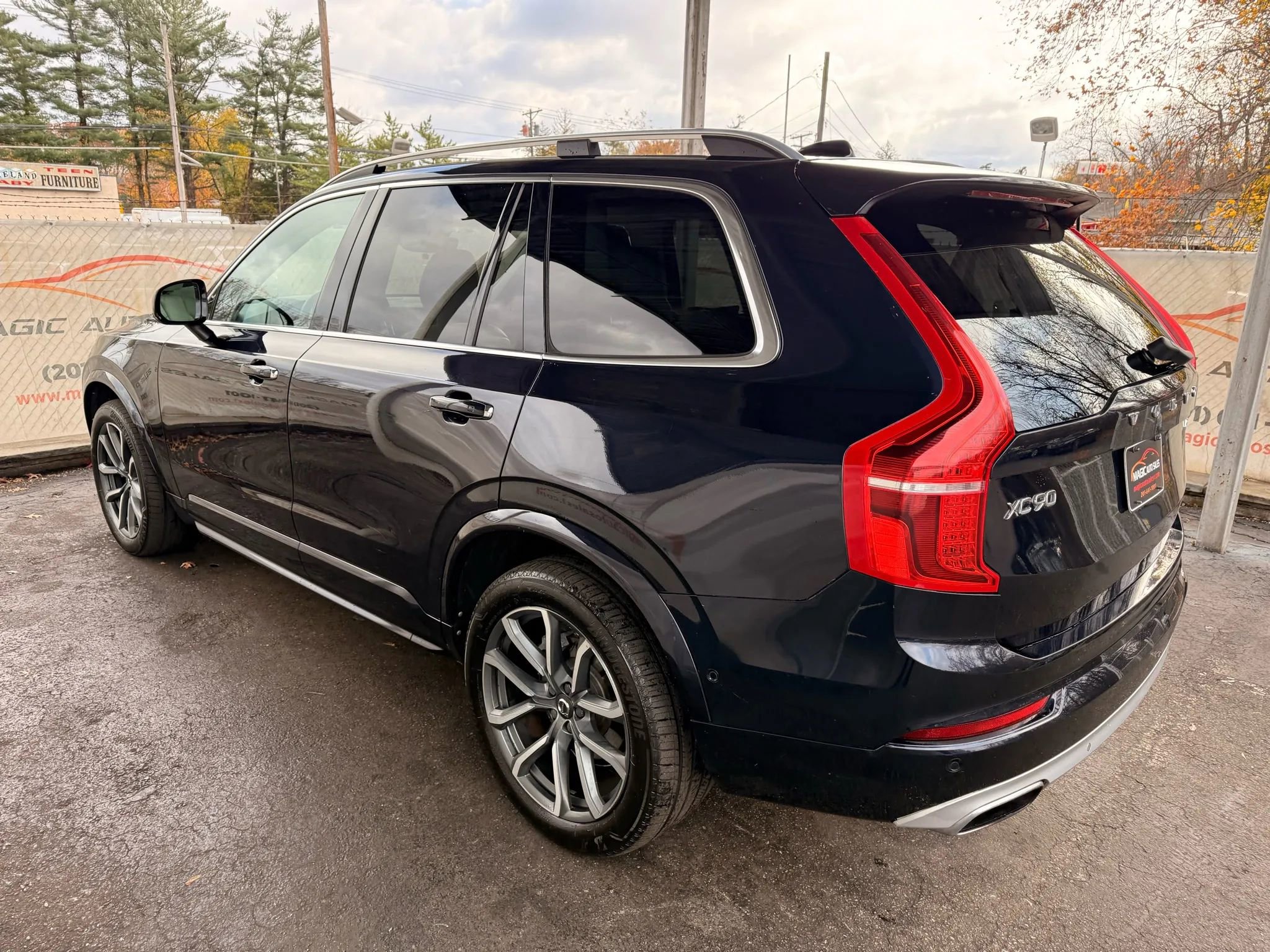 Used 2017 Volvo XC90 T6 Momentum w/ Vision Package image 12