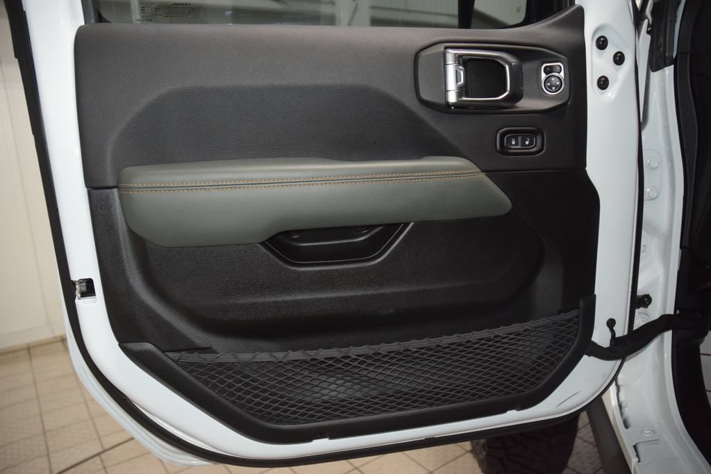 Used 2025 Jeep Gladiator Mojave AWD/4WD image 44
