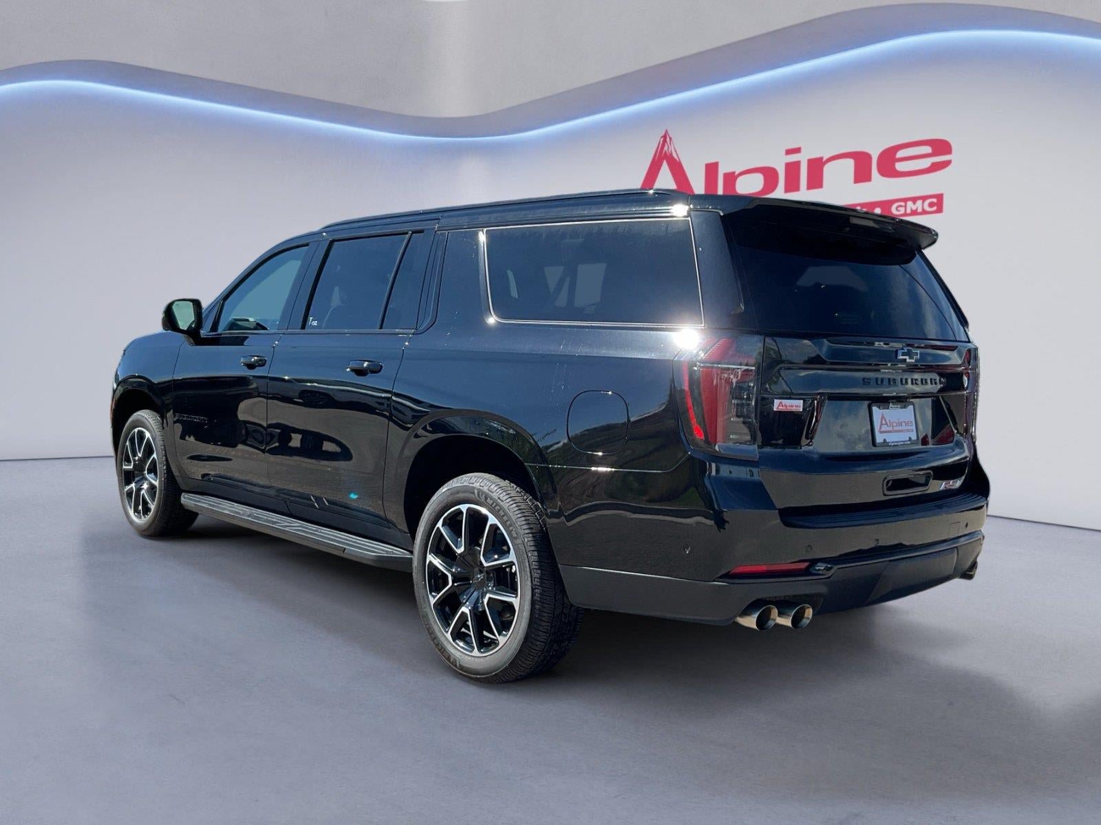 Certified 2025 Chevrolet Suburban RST w/ Sun And Tow Package AWD/4WD image 3