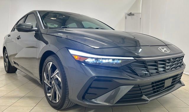 Used 2024 Hyundai Elantra Limited FWD image 11