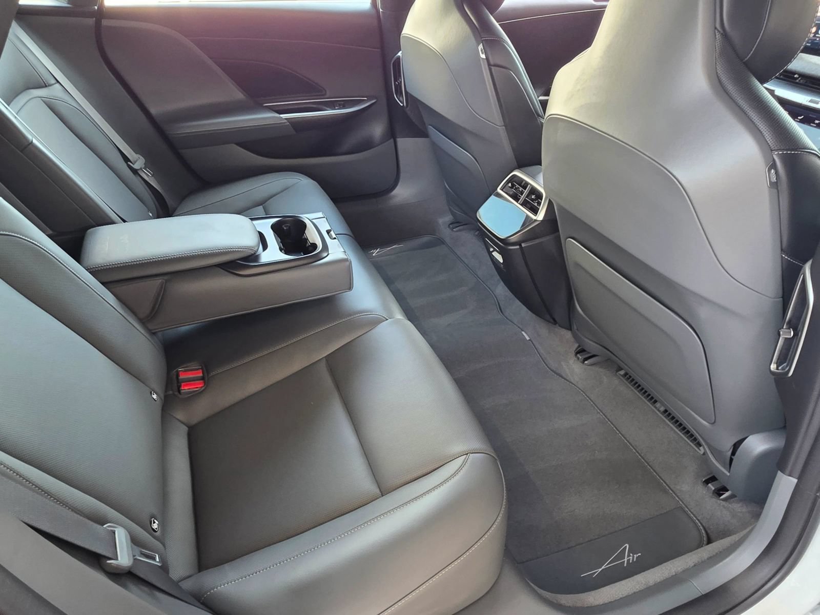 Used 2024 Lucid Air Touring AWD/4WD image 33