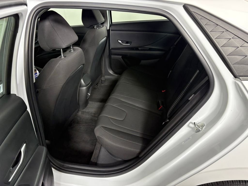 Used 2024 Hyundai Elantra SEL image 28