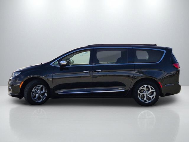 Used 2023 Chrysler Pacifica Limited image 7