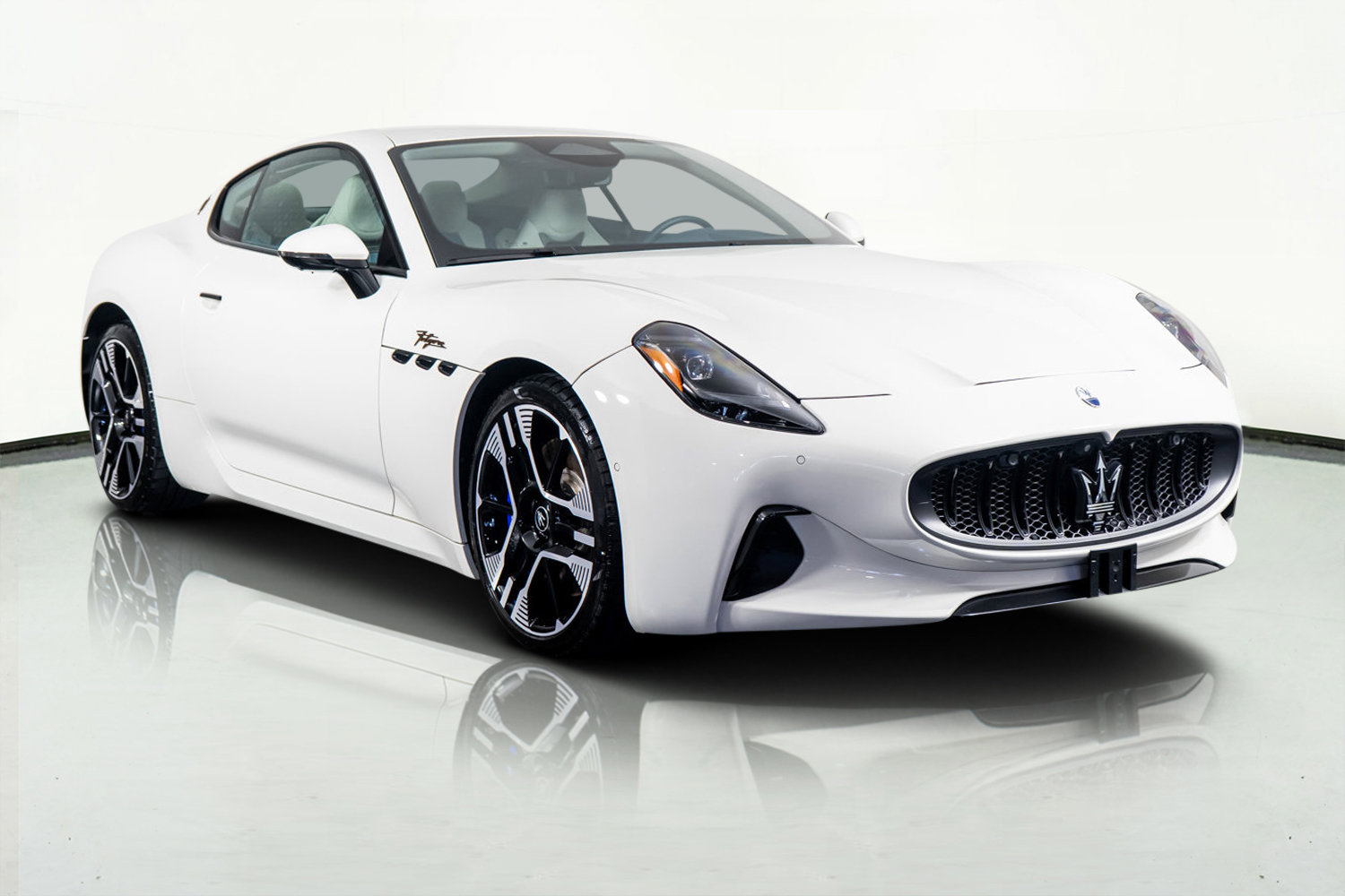 Used 2024 Maserati GranTurismo Folgore image 4