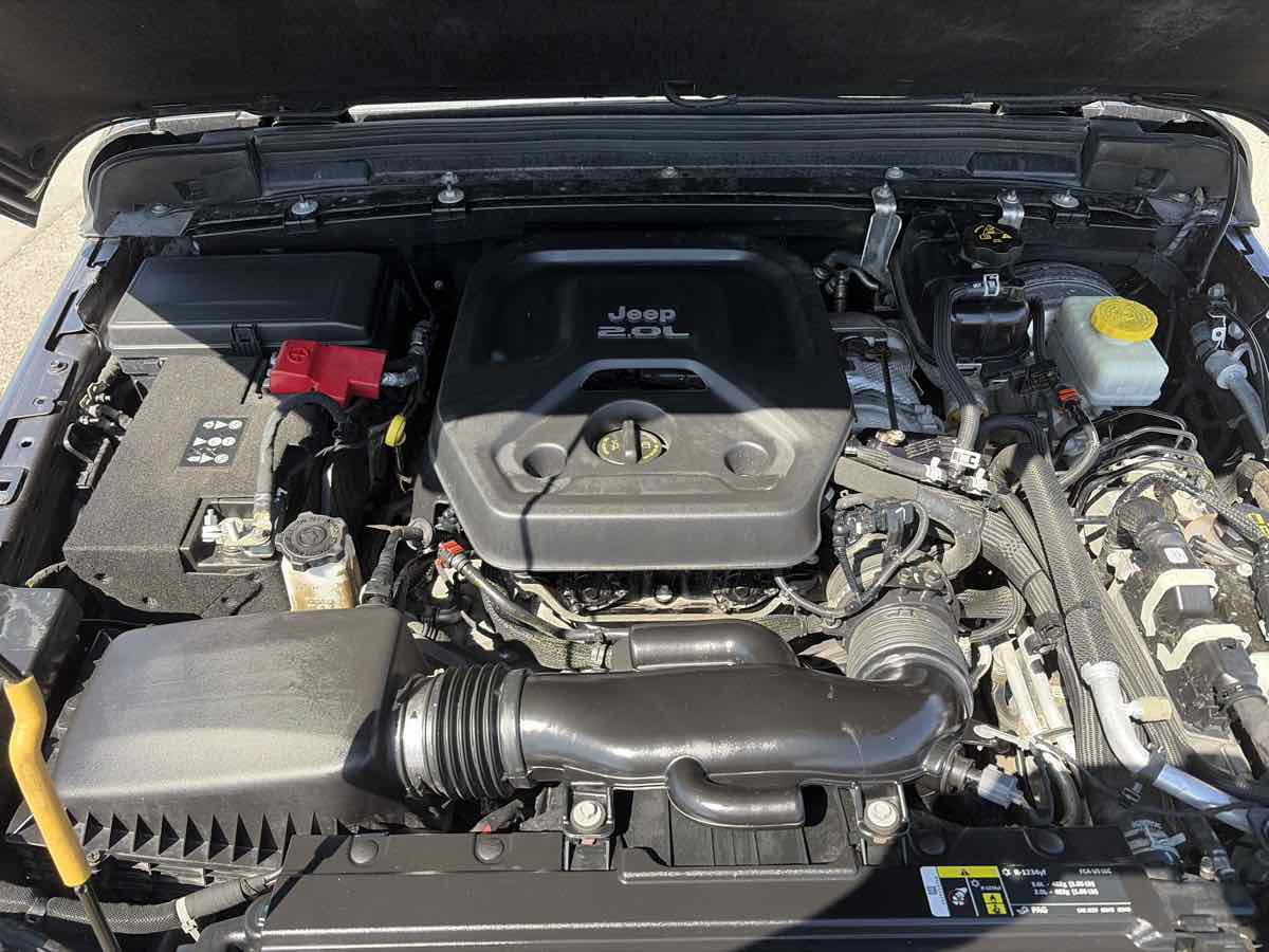 Used 2019 Jeep Wrangler Unlimited Sahara AWD/4WD image 30