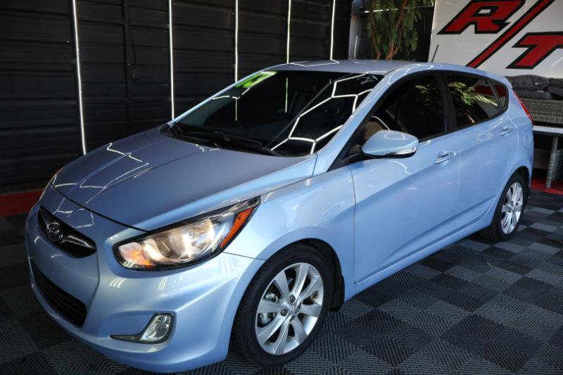 Used 2013 Hyundai Accent SE image 3
