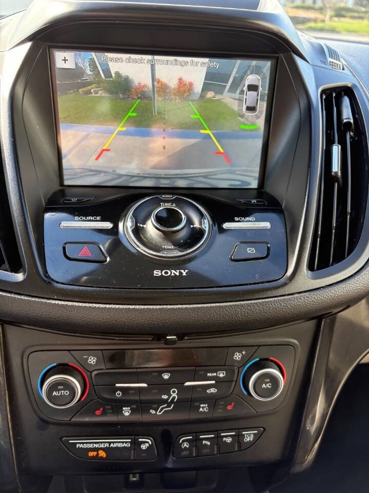 Used 2019 Ford Escape Titanium image 22